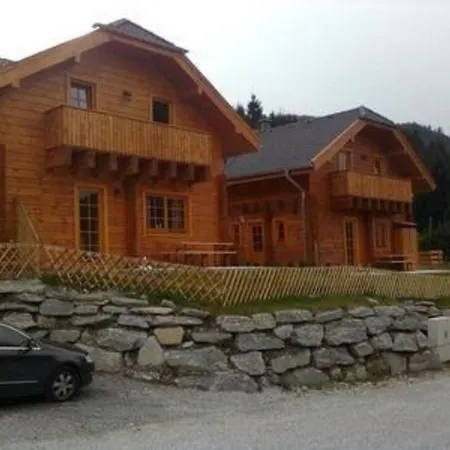 Schoenes In Mit Kleinem Garten Und Bergblick Tatil Evi
